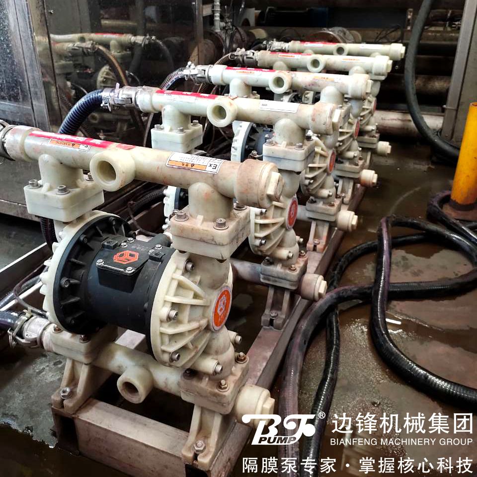 圖 3-1 ZigBee網(wǎng)絡(luò)三種拓?fù)浣Y(jié)構(gòu)圖 圖 3-1 ZigBee網(wǎng)絡(luò)三種拓?fù)浣Y(jié)構(gòu)圖